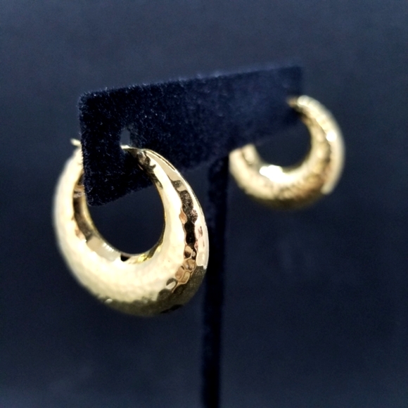 Monet hammered gold puffed hoop earrings 💛 - Picture 1 of 8